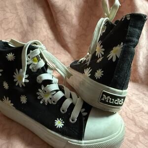 Girls (Size 3) Mudd Daisy high top Sneakers
